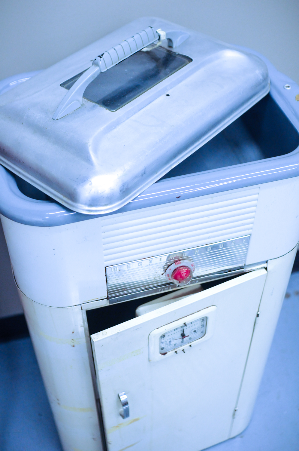 Vintage Westinghouse Roaster and Side EBTH